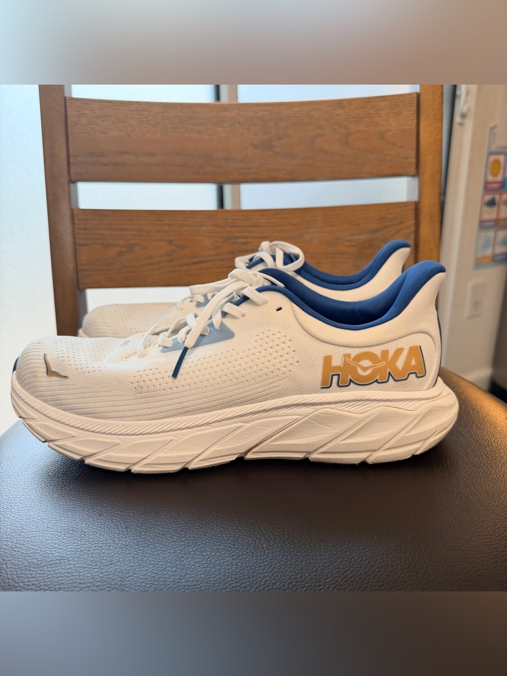 HOKA Arahi 7 Mens Shoes Size 9.5D Color: Frost/Gold - Picture 4 of 10